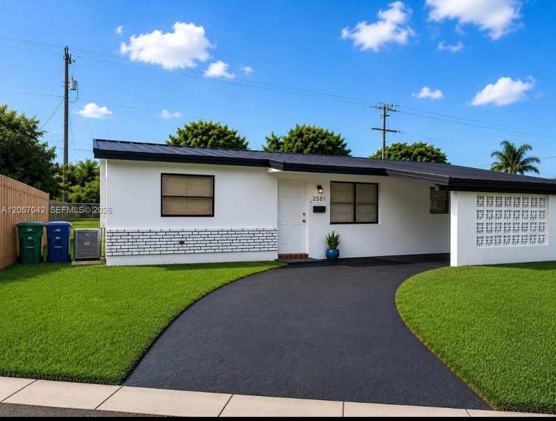 2581 NW 47th Ave, Lauderhill FL 33313