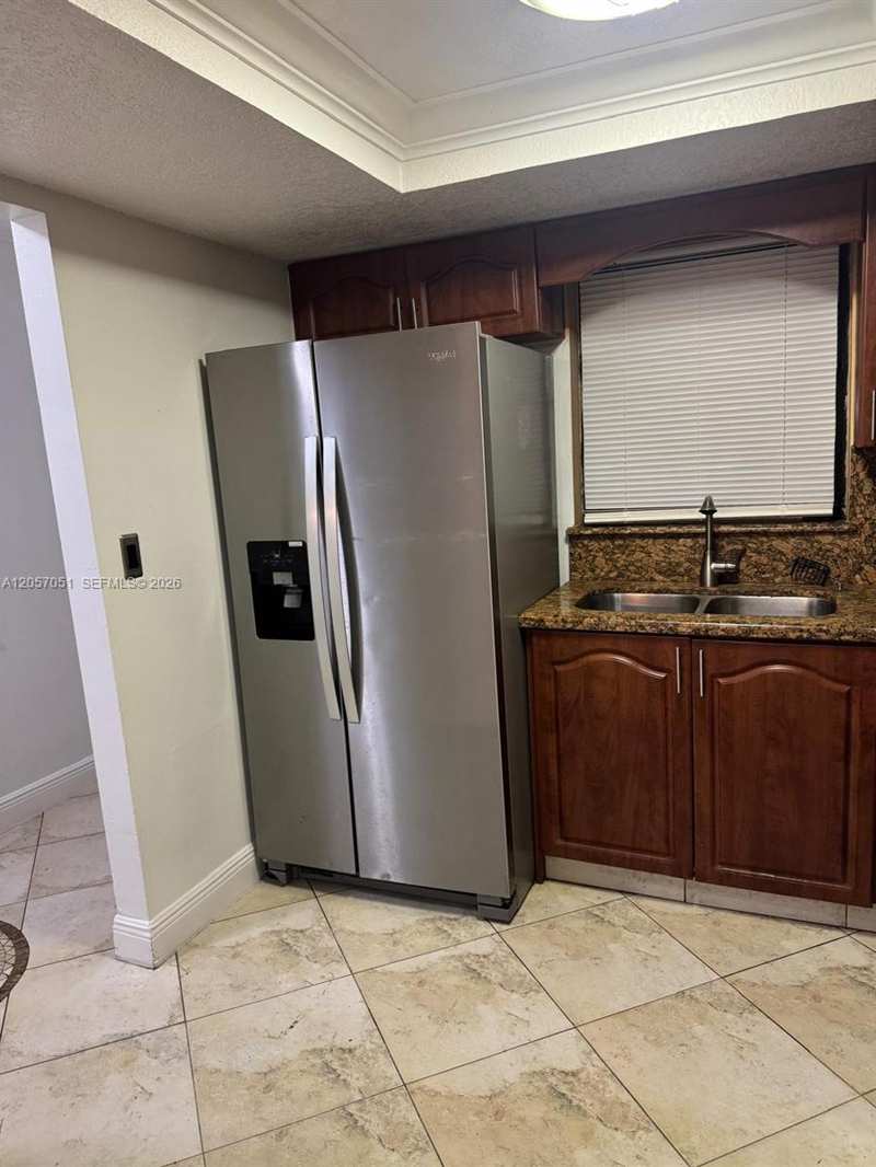 10851 SW 6th St # 5, Sweetwater FL 33174