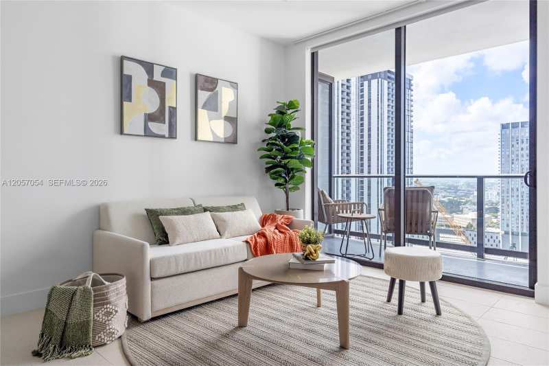 159 NE 6th St # 2704, Miami FL 33132