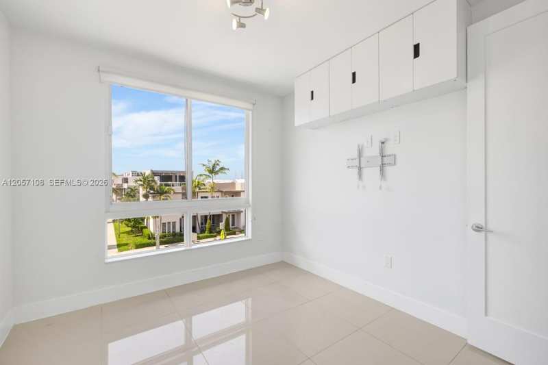 10471 NW 66th St, Doral FL 33178
