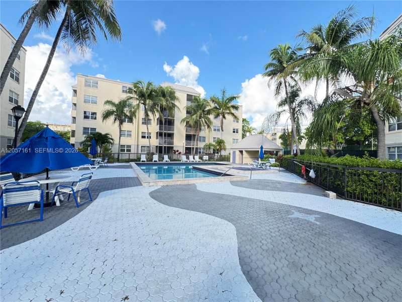 8205 Lake Dr # 401, Doral FL 33166