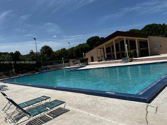 14525 N Kendall Dr # 304J, Miami FL 33186