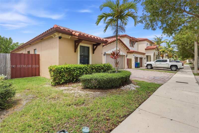 15585 SW 176th Ter, Miami FL 33187