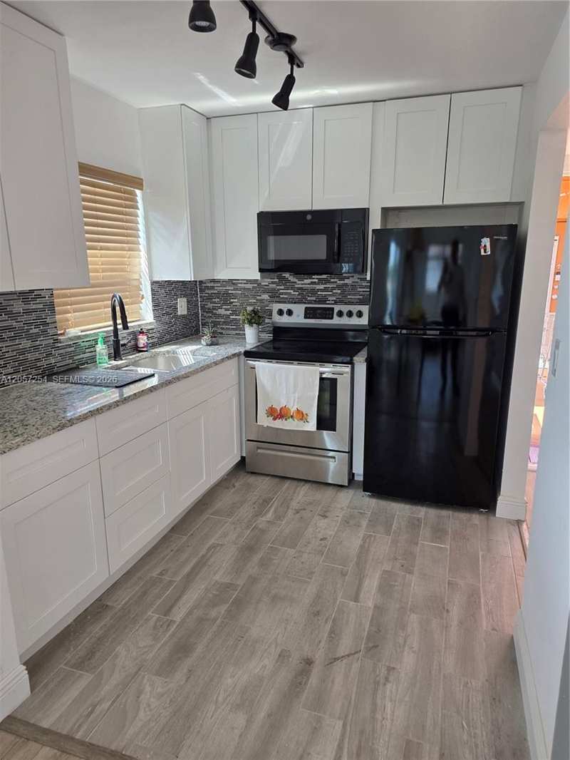 3048 E Sunrise Lakes Dr # 421, Sunrise FL 33322
