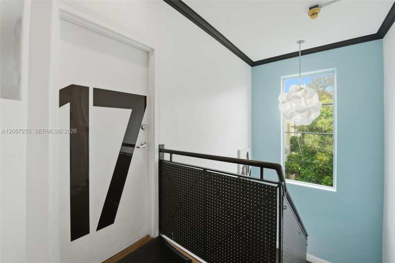 526 15th St # 17, Miami Beach FL 33139