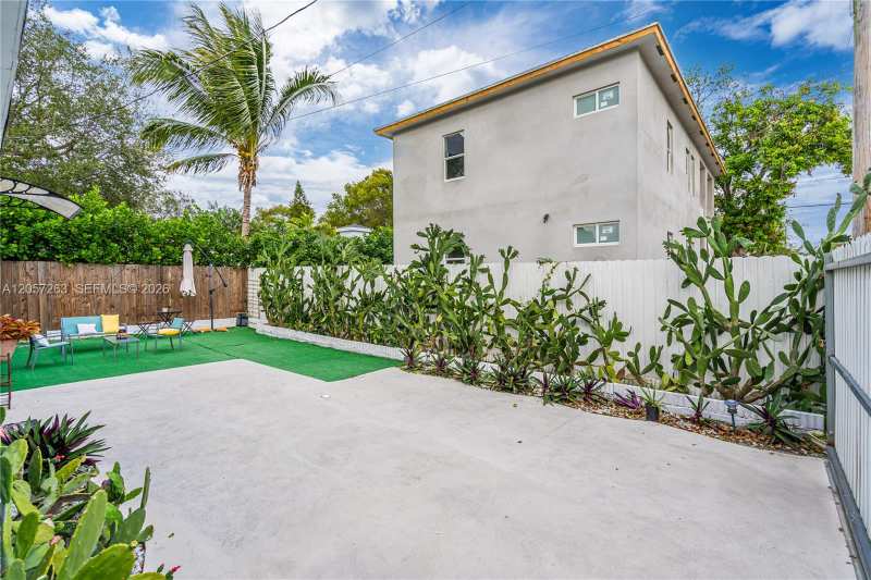 519 nw 52 st # 0, Miami FL 33127