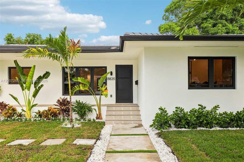 8835 NE 9th Ct, Miami FL 33138