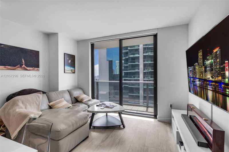 55 SW 9th St # 2407, Miami FL 33130