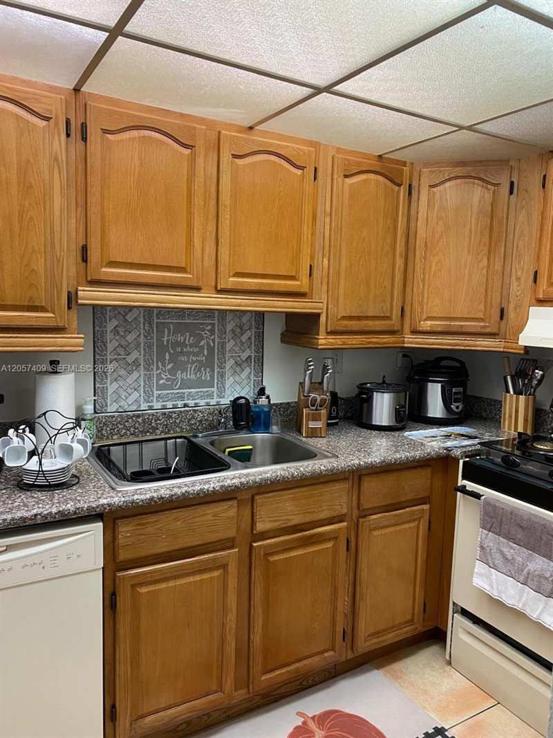 10000 NW 80th Ct # 2357, Hialeah Gardens FL 33016