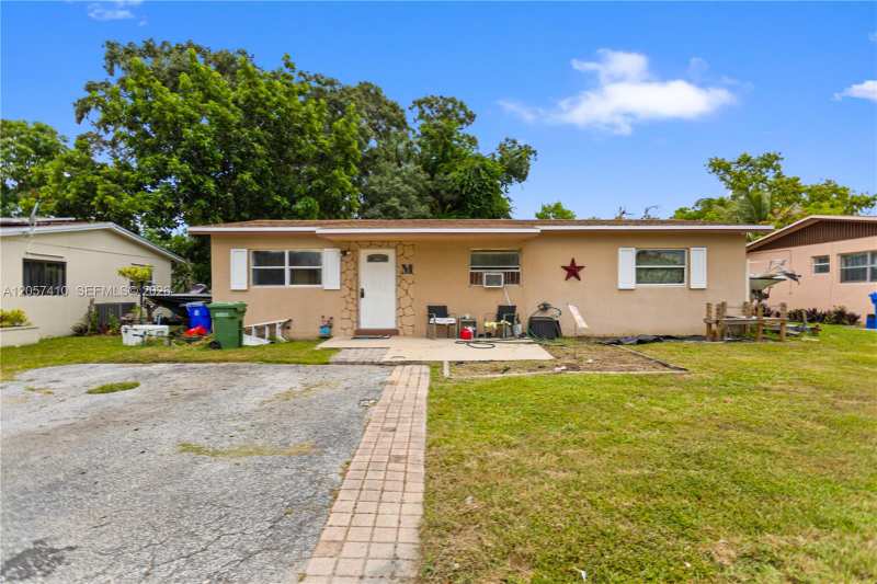 4971 SW 5th St, Margate FL 33068