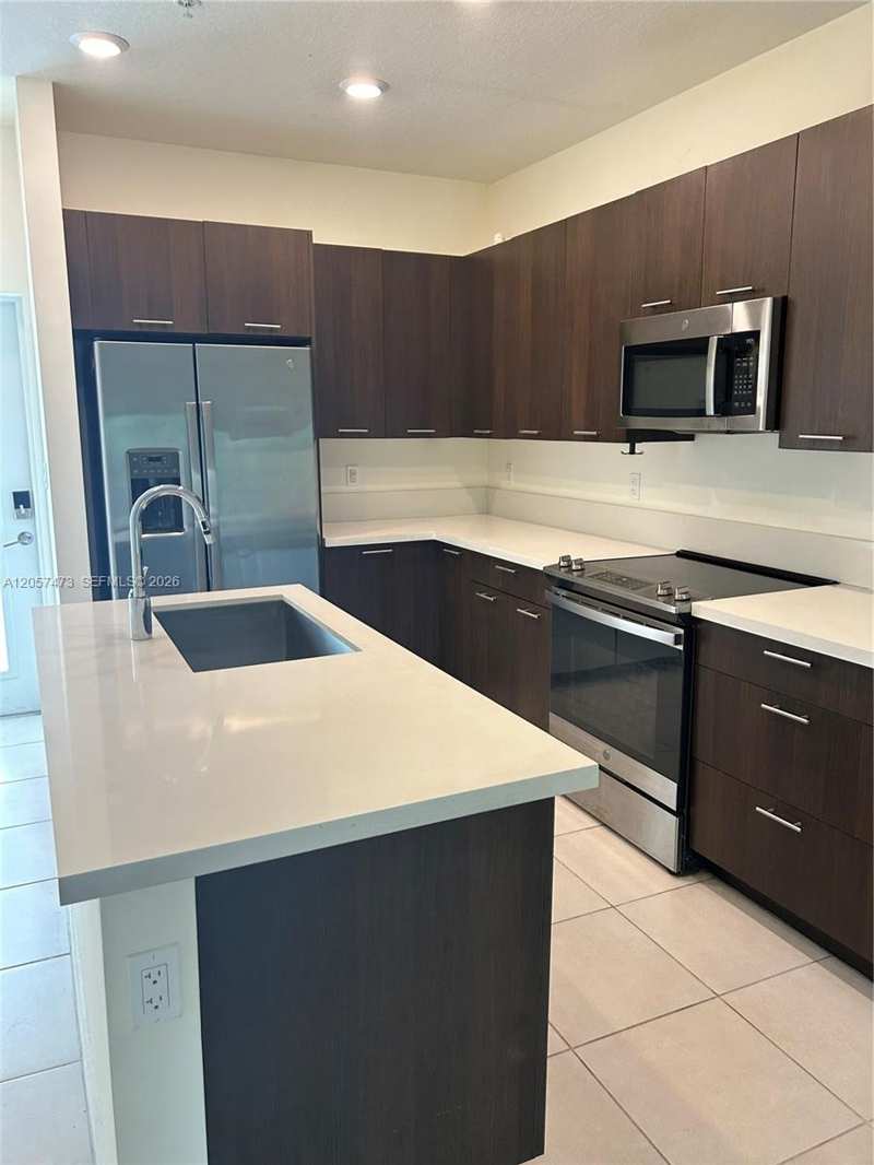 DOWNTOWN DORAL SOUTH PHAS
