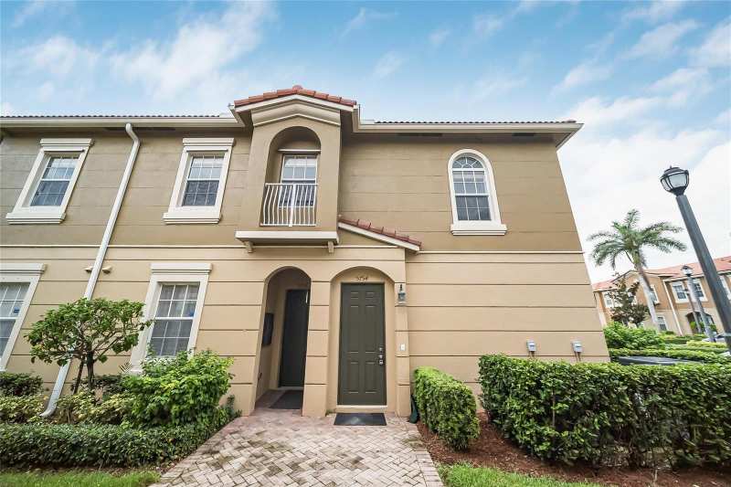 5754 HAMPTON HILLS Boulevard # 5754, Tamarac FL 33321