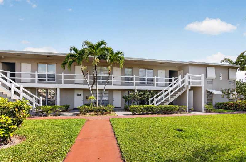 309 Circle Drive S, Boynton Beach FL 33435
