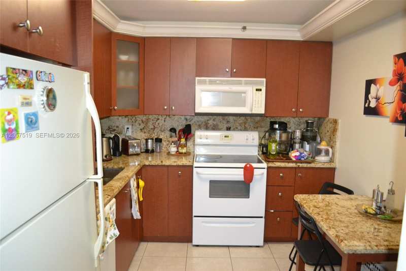 WINSTON TOWERS 700 CONDO