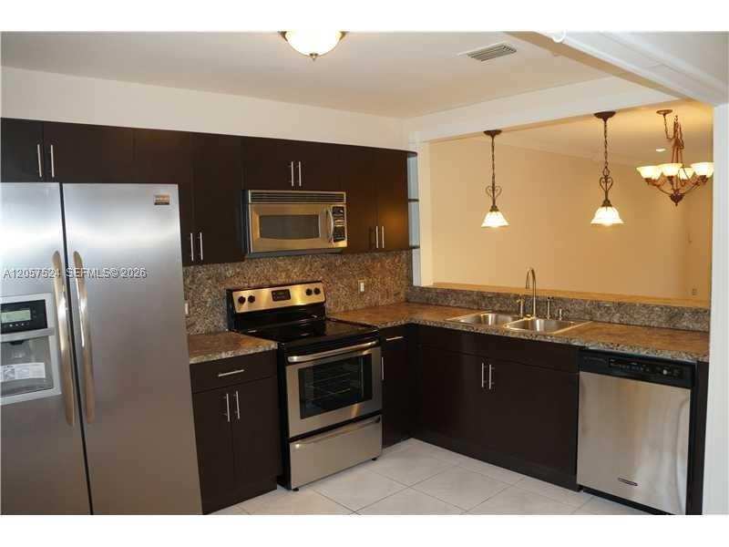 459 Lakeview Dr # 2, Weston FL 33326