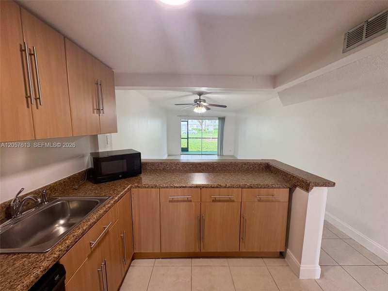 8060 N Colony Cir N # 107, Tamarac FL 33321