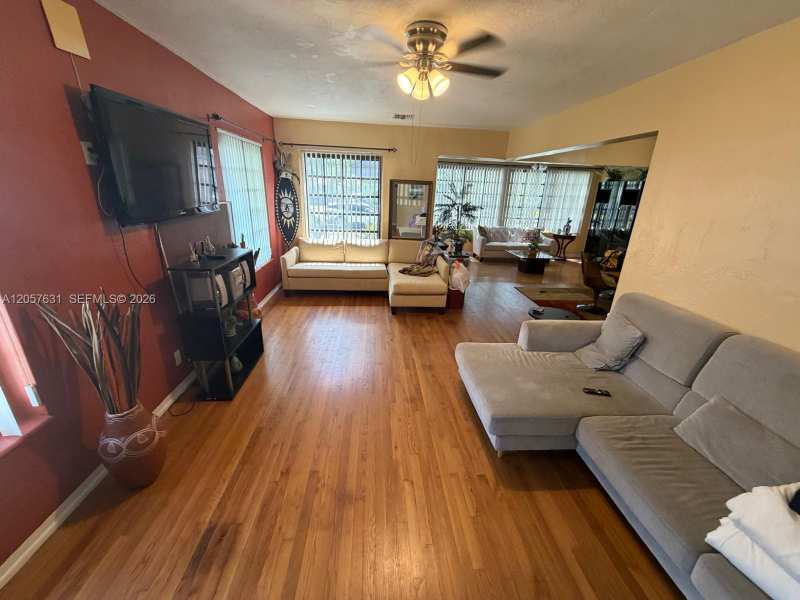 709 N 26th Ave, Hollywood FL 33020