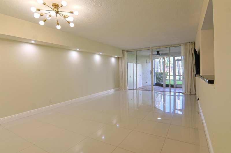 1900 Sabal Palm Drive # 106, Davie FL 33324