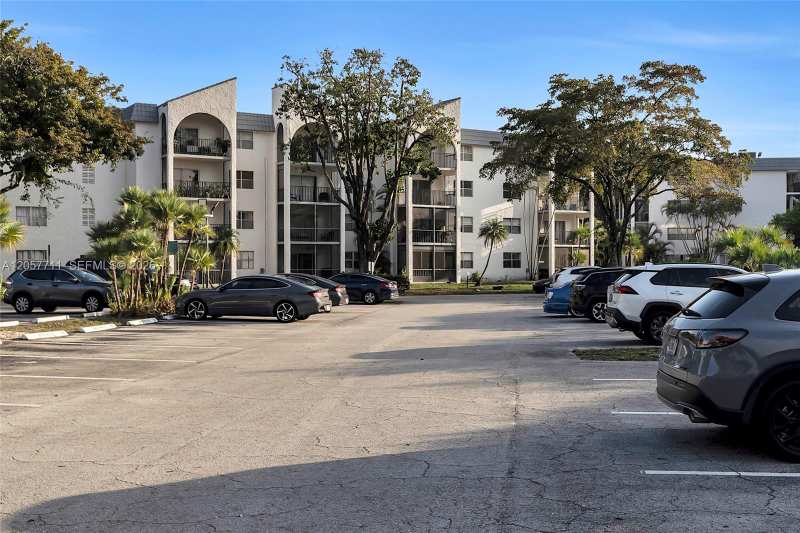 3300 Spanish Moss Ter # 106, Lauderhill FL 33319
