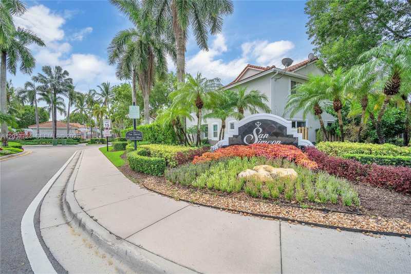 3692 San Simeon Cir, Weston FL 33331