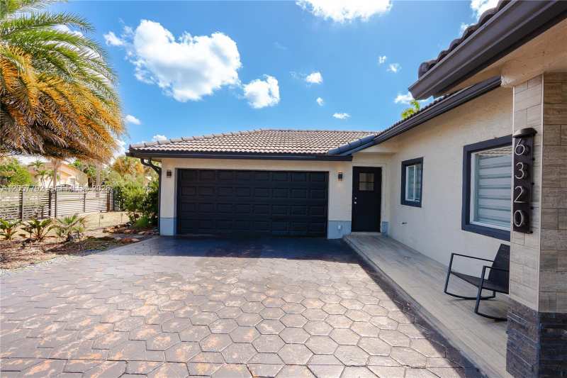 6320 NW 199th St, Hialeah FL 33015