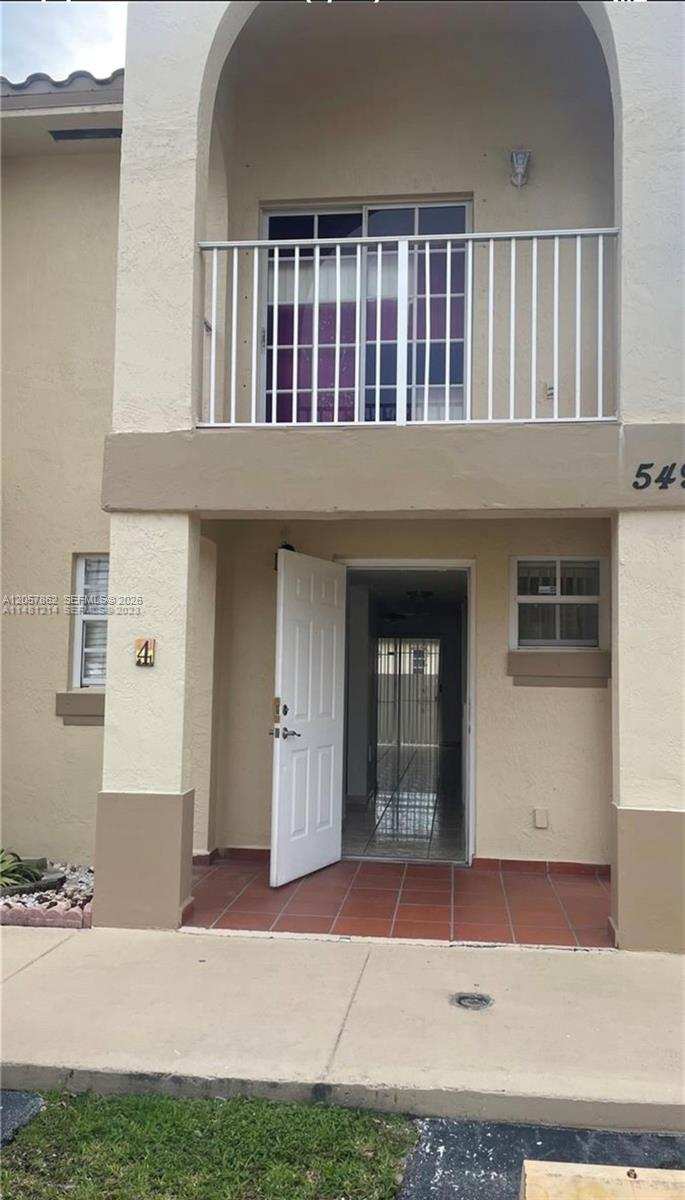 549 W 68th St # 4, Hialeah FL 33014