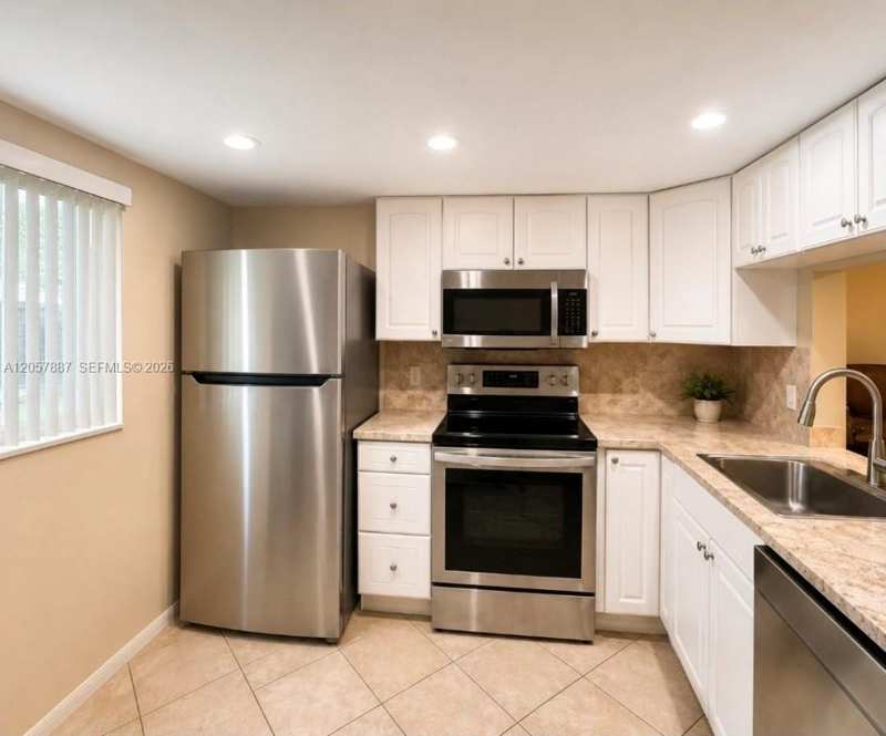 3905 N Nob Hill Rd # 312, Sunrise FL 33351