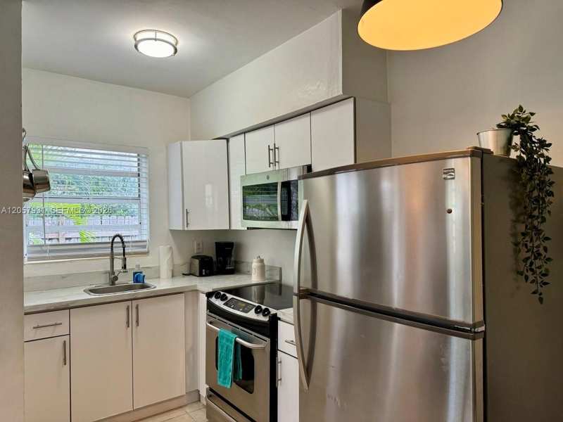 1130 NE 81st St # 4, Miami FL 33138