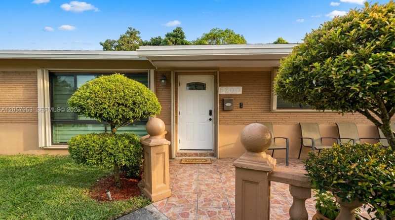 2200 Alcazar Dr, Miramar FL 33023