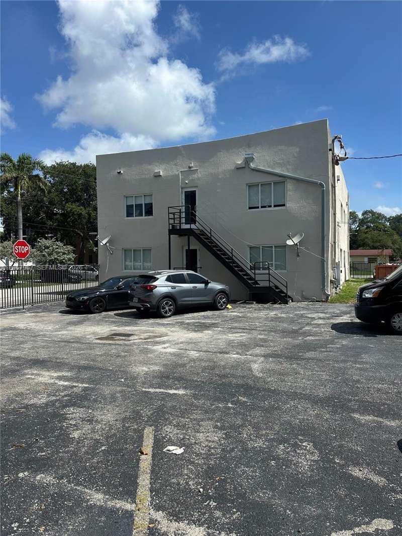 2500 NE 192nd St # 6, Miami FL 33180