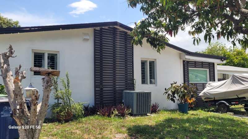 701 SW 4th Ct, Hallandale Beach FL 33009