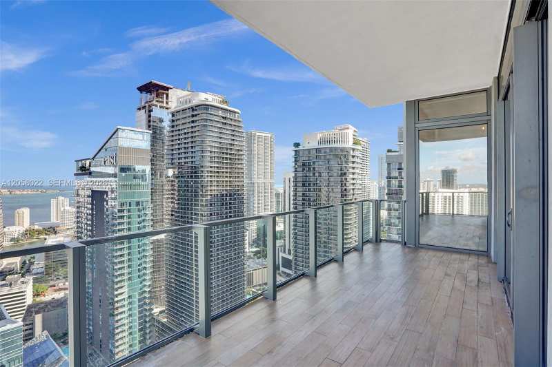 88 SW 7th St # 4011, Miami FL 33130