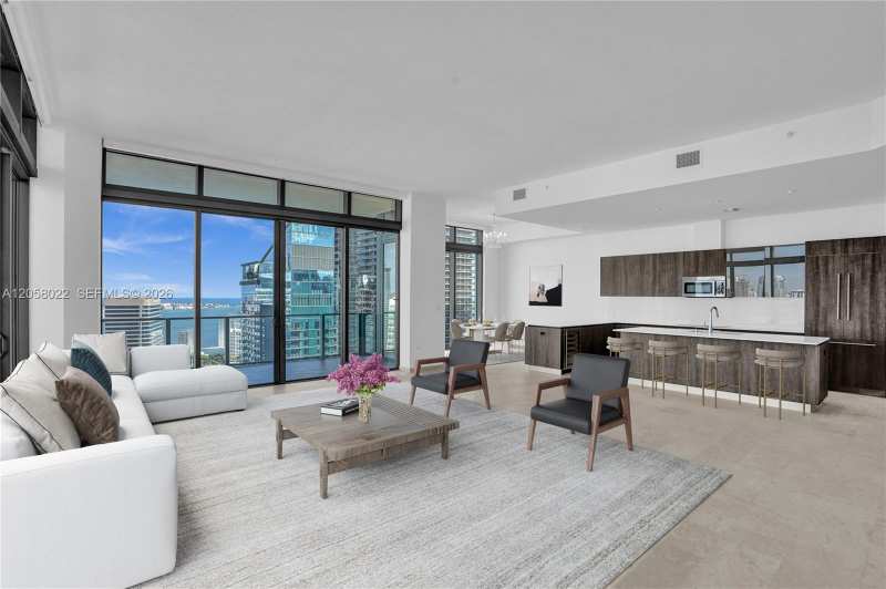 88 SW 7th St # 4011, Miami FL 33130