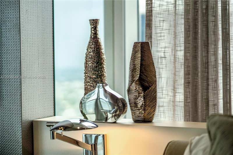 475 Brickell Ave # 5013, Miami FL 33131