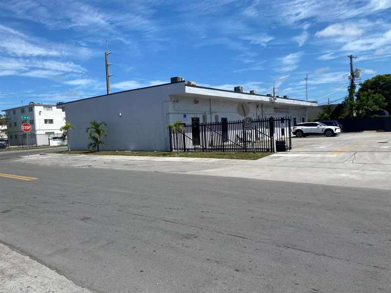 1000 S 56th Avenue, Hollywood FL 33023