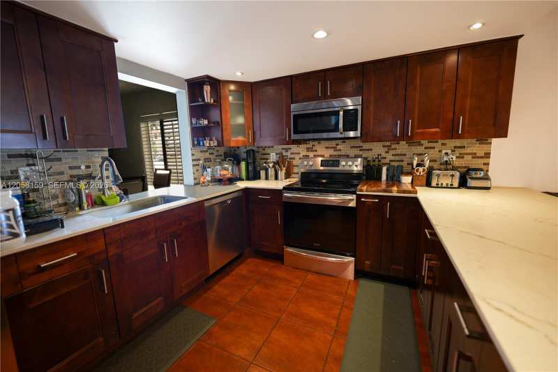 2200 NE 7th St # 1, Hallandale Beach FL 33009