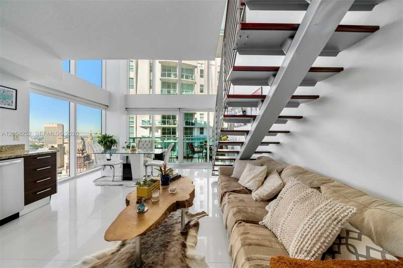 41 SE 5th St # 2117, Miami FL 33131