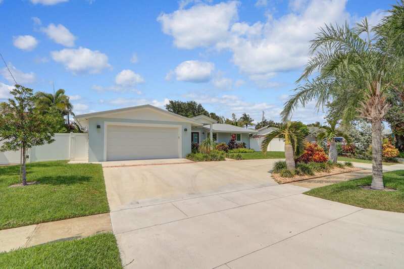 27 WILLOW Road, Tequesta FL 33469