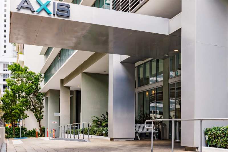 1111 SW 1 AV, Miami FL 33130