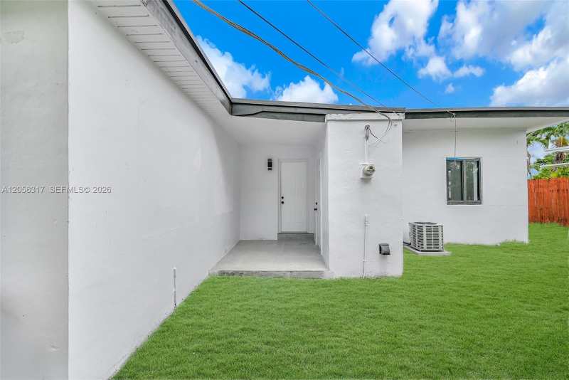 580 NW 116th Ter, Miami FL 33168