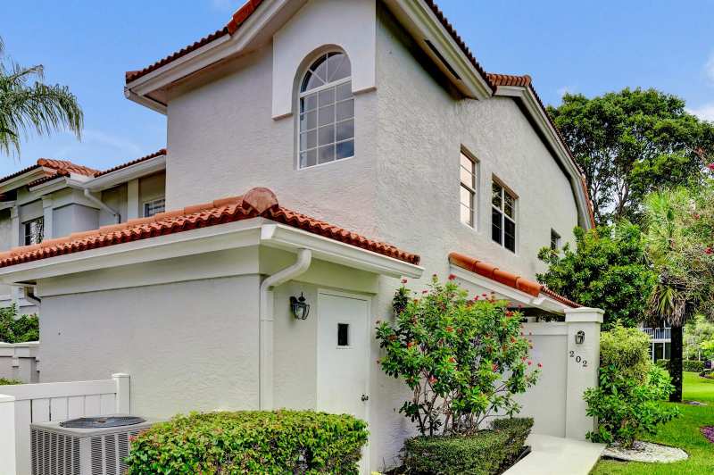 7669 SPRINGWATER Place # 202, Boynton Beach FL 33437