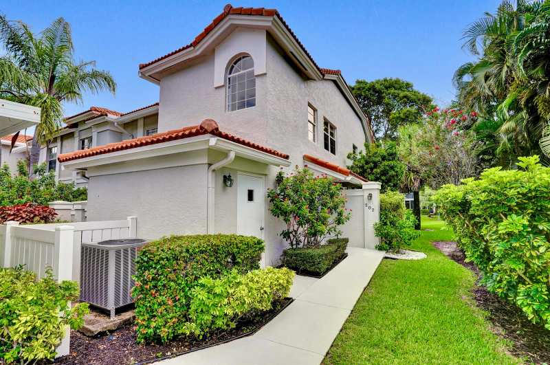 7669 SPRINGWATER Place # 202, Boynton Beach FL 33437