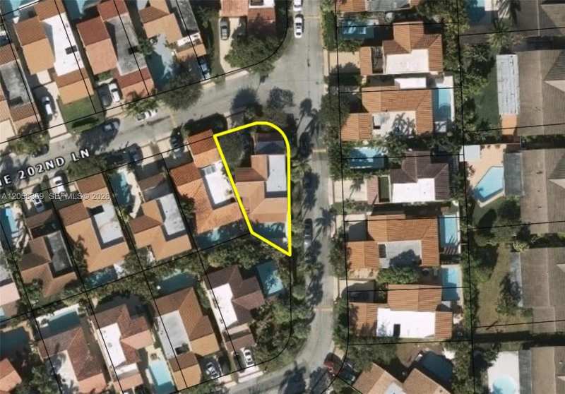 1066 NE 202nd Ln, Miami FL 33179