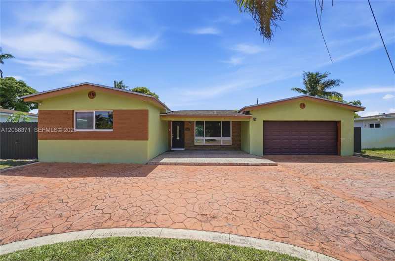 2220 De Soto Dr, Miramar FL 33023