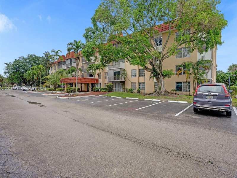 4166 Inverrary Dr # 403, Lauderhill FL 33319