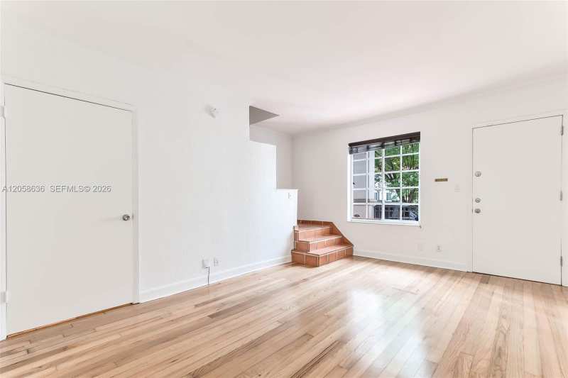 21 Madeira Ave # 18, Coral Gables FL 33134