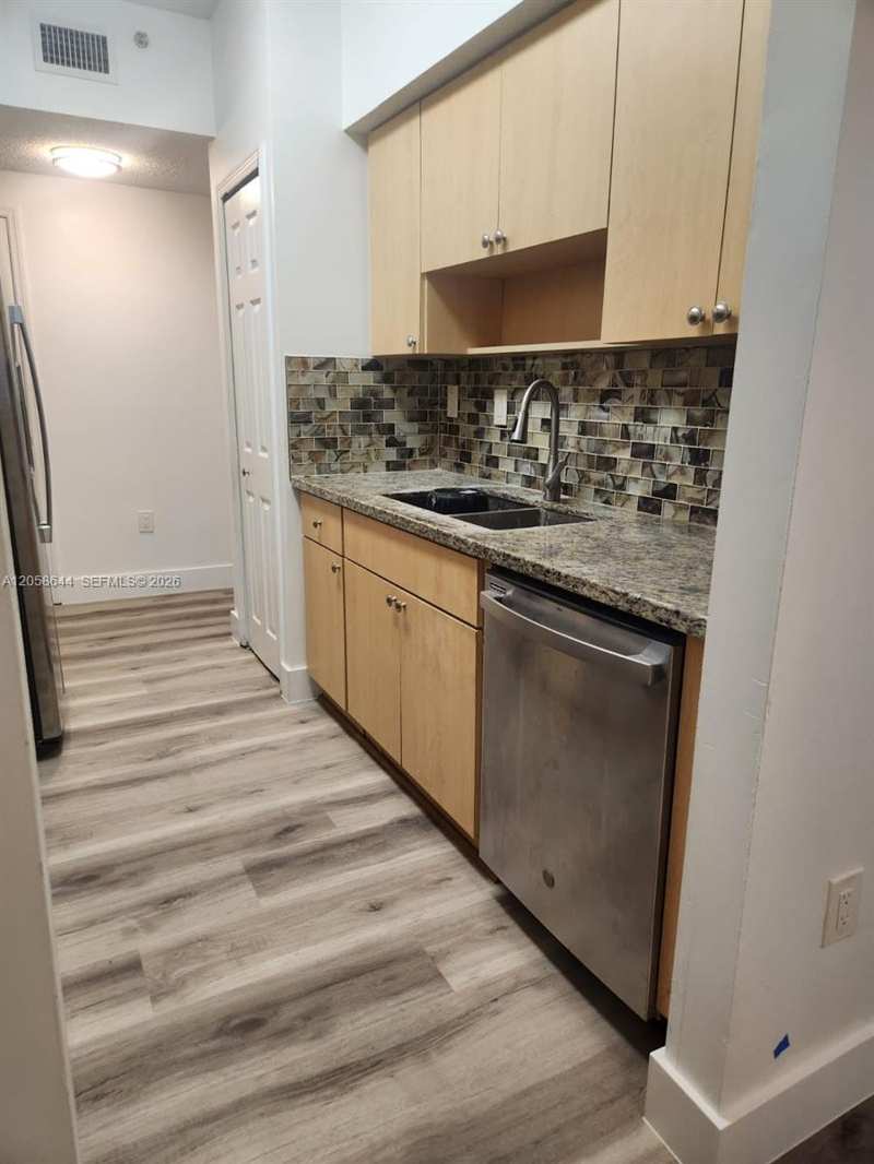 7085 Nova Dr # 102, Davie FL 33317
