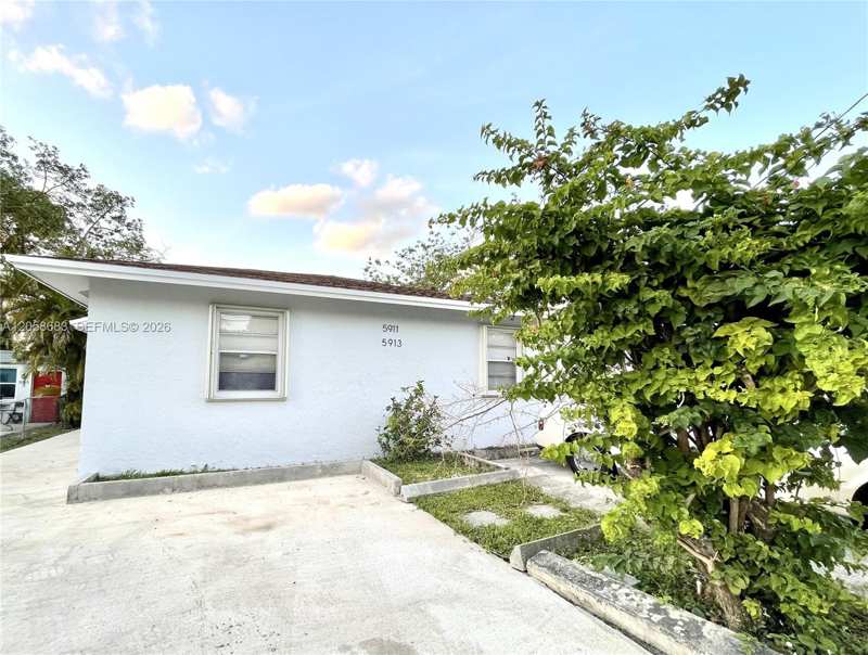 5911 Liberty St # 5913, Hollywood FL 33021