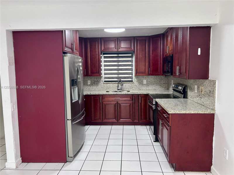 2925 W 80th St # 109, Hialeah FL 33018