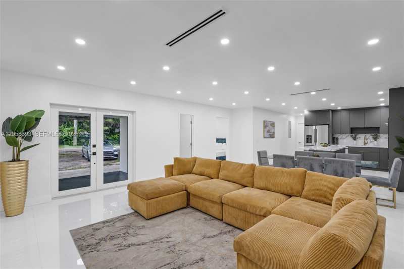 15230 NE 2nd Ave, Miami FL 33162